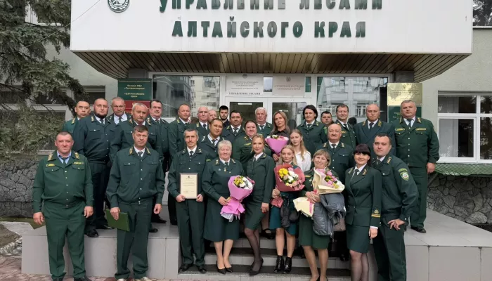Хранители зеленого богатства: в Алтайском крае чествовали работников леса