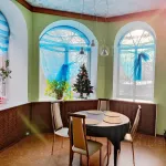 Коттедж с кинотеатром и фонтаном продают в Горно-Алтайске за 27 млн рублей. Фото