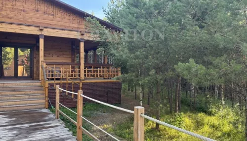 Современный дом в лесу продают в Республике Алтай за 39 млн рублей. Фото