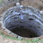 Трехлетний ребенок захлебнулся в канализационной яме в Алтайском крае