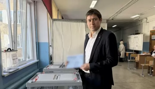 Гендиректор Барнаульского завода АТИ Артем Шамков проголосовал на выборах