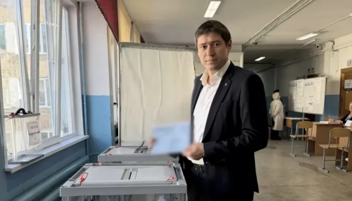 Гендиректор Барнаульского завода АТИ Артем Шамков проголосовал на выборах