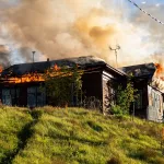 Барнаульский пожарный показал кадры огненного ЧП на станции Ползуново. Фото
