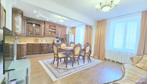 Квартиру в классическом стиле продают в сталинке в Барнауле за 13,7 млн рублей