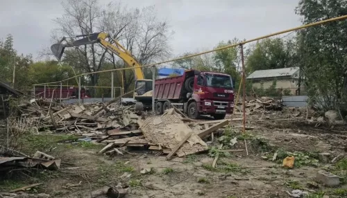На Потоке в Барнауле продолжается снос аварийных домов в рамках КРТ
