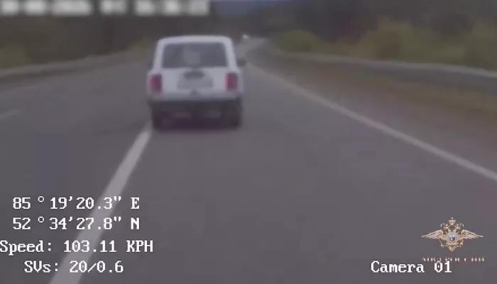 Полицейская погоня со стрельбой на алтайской трассе попала на видео