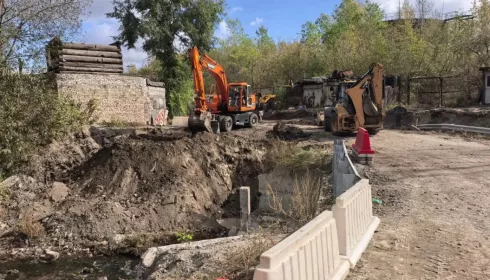 Проезд по улице Силикатной в Барнауле при строительстве моста будет реверсивным