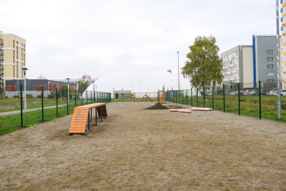 Площадка для выгула собак в парке на ул. Шумакова, 9