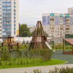 Фонари, площадки и зелень: как бывший пустырь стал ухоженным парком Барнаула. Фото