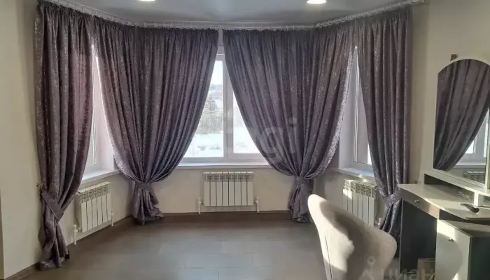 Особняк продают в Горном Алтае за 15 млн рублей из-за развода владельцев. Фото
