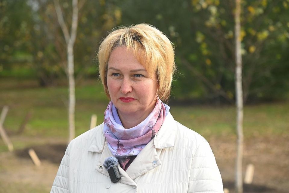 В Нагорном парке высадили новые деревья