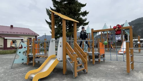В трех селах Республики Алтай установили новые детские площадки