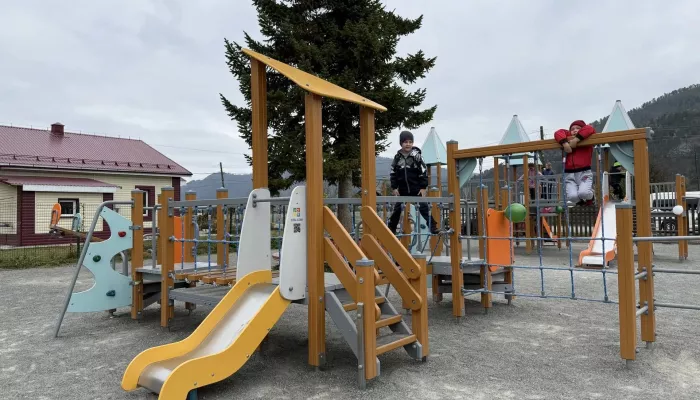 В трех селах Республики Алтай установили новые детские площадки
