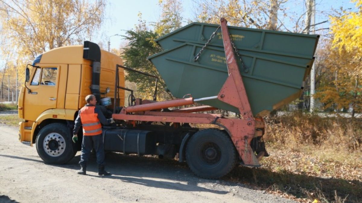 В пригородных поселках Барнаула устанавливают бункеры для мусора 