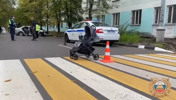 Машина сбила отца с двумя детьми на пешеходном переходе: есть погибшие. Фото