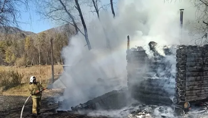 Сразу две бани сгорели за сутки в Республике Алтай