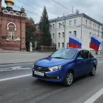 Барнаульцы отметили автопробегом День воссоединения новых регионов с РФ
