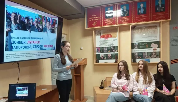 В барнаульских школах прошли мероприятия в День воссоединения новых регионов с РФ