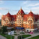 Просторную квартиру в знаменитых Трех богатырях продают в центре Барнаула. Фото