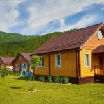 Турбазу с собственным кафе и видом на горы продают за 42 млн руб. в Республике Алтай