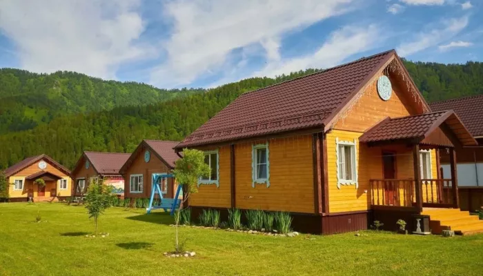 Турбазу с собственным кафе и видом на горы продают за 42 млн руб. в Республике Алтай