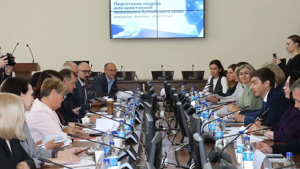Круглый стол "Подготовка кадров для креативной экономики Алтайского края: ресурсы, вызовы, стратегии"
