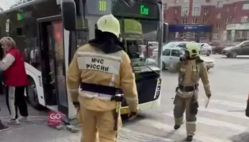 Пострадали два человека: ДТП с автобусом произошло в центре Барнаула