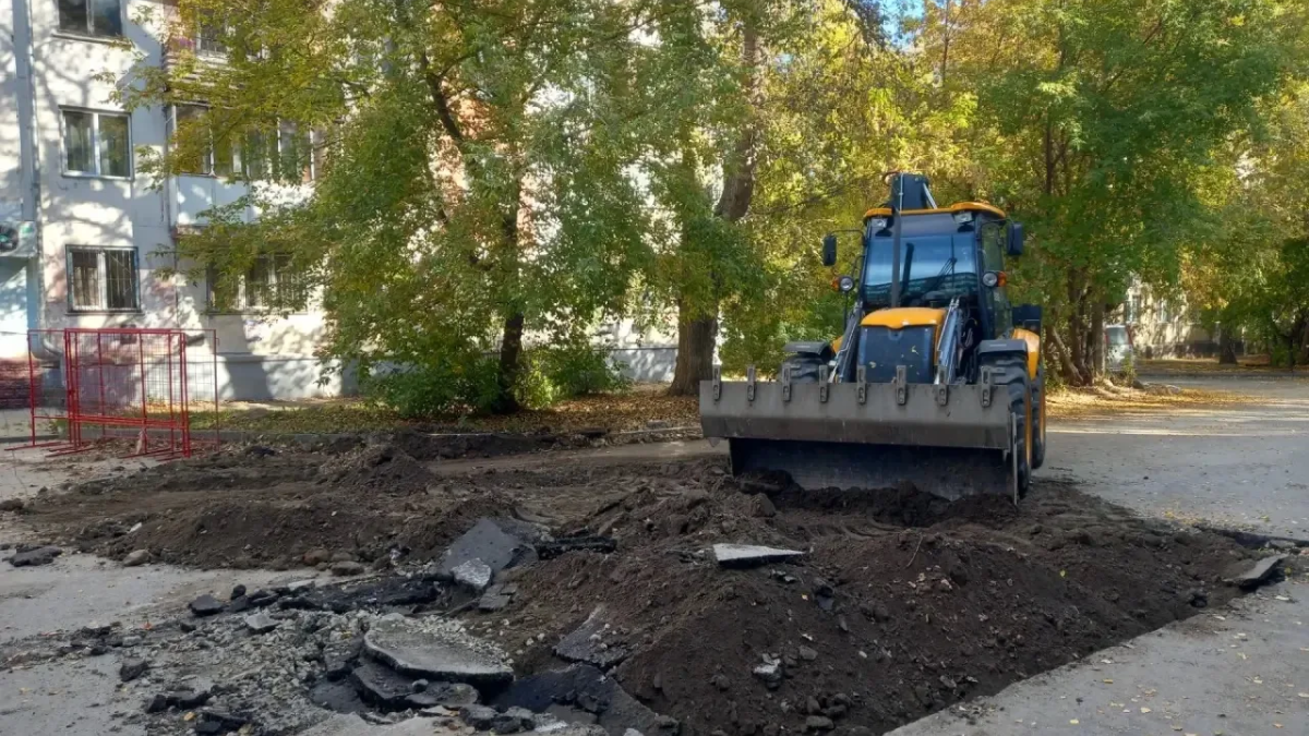 Устранение повреждения на тепломагистрали по ул. Деповской