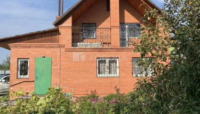 Усадьбу с ощущением загородной жизни продают в Барнауле за 7,5 млн рублей