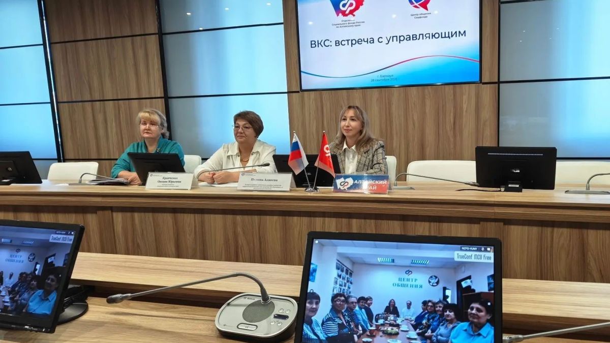 "Ростелеком" рассказал пенсионерам Алтая, как подружиться с ИИ