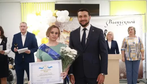 Председатель правительства Республики Алтай поздравил педагогов с Днем учителя