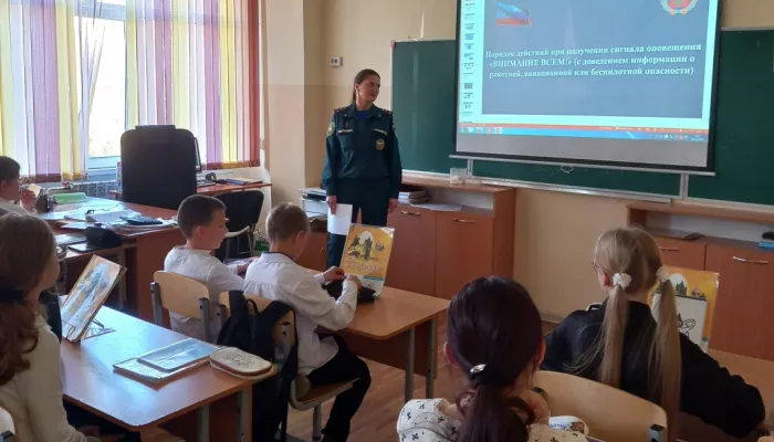 В школах Барнаула прошли мероприятия ко Дню гражданской обороны