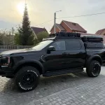Экспедиционный внедорожник с палаткой на крыше продают в Барнауле за 6 млн руб. Фото