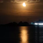 Убывающая луна, зарница и метеорит: фотограф снял ночное небо над Алтайским краем