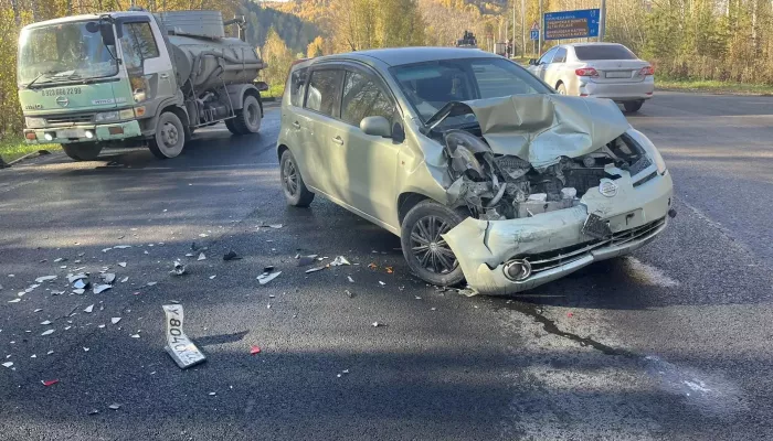 Nissan и Mitsubishi не поделили дорогу в Республике Алтай: пострадала девушка