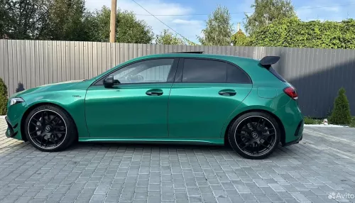 Абсолютно стоковый Mercedes меняют в Барнауле на снегоход или квадроцикл. Фото