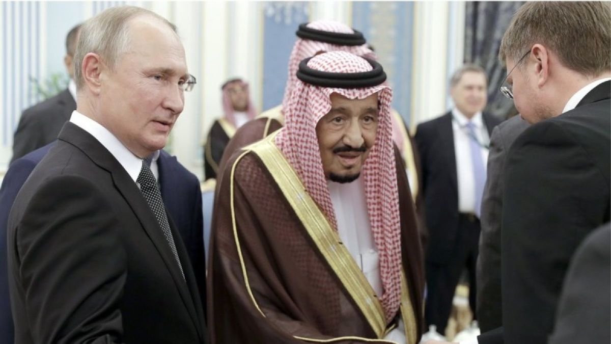 Владимир Путин и король Саудовской Аравии обменялись подарками