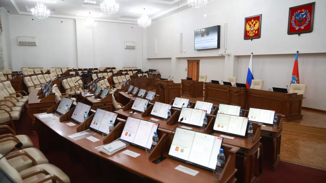 Новая пятилетка: как прошла первая сессия очередного созыва АКЗС. Фоторепортаж