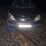 Поезд сбил выехавший на пути автомобиль в Алтайском крае