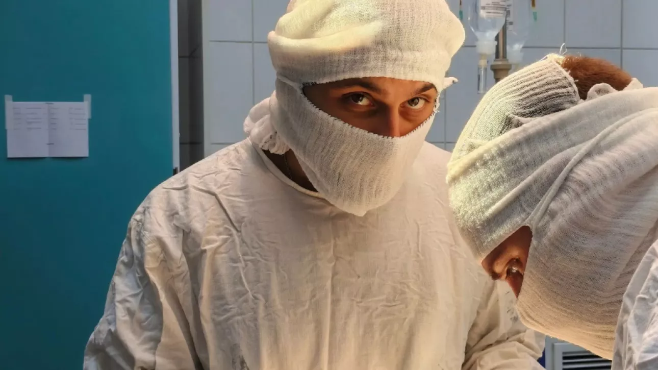 Ювелирная работа: алтайские хирурги спасли пациента, который раздробил лицо о лодку