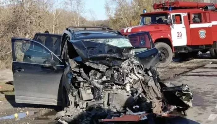 Водитель чудом выжил в жестком лобовом ДТП в Бийске