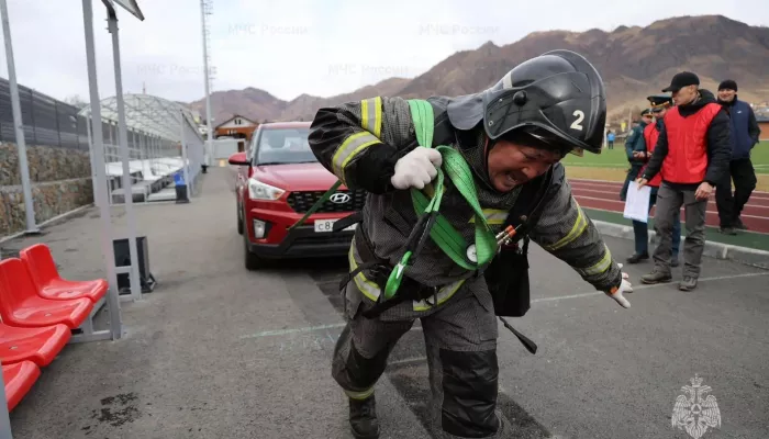 Самых сильных и выносливых огнеборцев определили в Республике Алтай