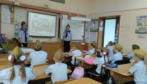 Барнаульским школьникам рассказали о подвиге учителей в годы ВОВ