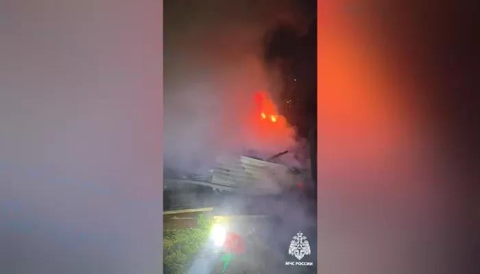 В Горно-Алтайске произошел пожар: горели баня, веранда и хозпостройки