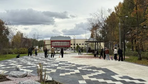 В барнаульском поселке Южном завершают благоустройство аллеи имени Чепурко
