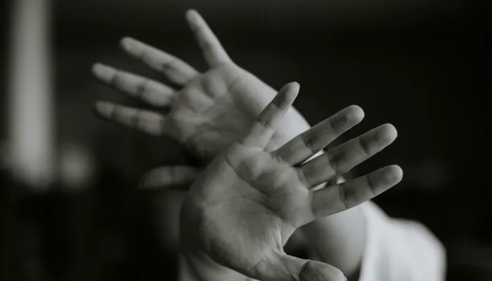 В Новоалтайске будут судить мать, избившую 13-летнюю дочь тяжелой кочергой