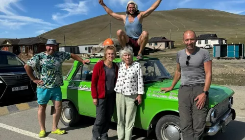 77-летняя женщина из Франции в одиночку доехала до Республики Алтай на машине