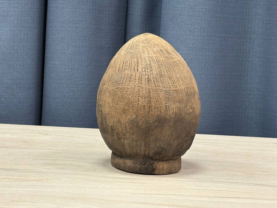 Керамический сосуд, найденный археологами 