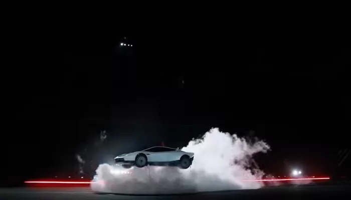 Компания Tesla показала новый летающий автомобиль. Видео