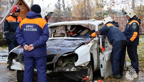 В Республике Алтай спасатели ликвидировали последствия ДТП и вели поиски в горах